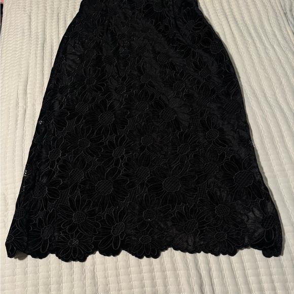 Sandro Ellen Velvet Scallop Maxi Black Noir Floral
Black Dress size 40/10 NWOT - Picture 13 of 16